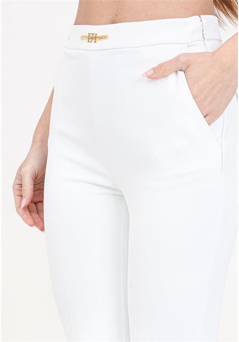 Pantaloni da donna bianco con dettaglio metallo e logo ELISABETTA FRANCHI | PA02741E2360